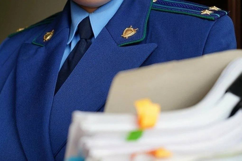 Жителя Челнов осудят за поддельную справку для управления маломерным судном Камская транспортная прокуратура завершила расследование уголовного дела в отношении жителя Набережных Челнов, который незаконно получил водительское удостоверение для управления маломерным судном. Об этом сообщила пресс-служба Приволжской транспортной прокуратуры. Мужчина, состоящий на учете в наркологическом диспансере, в августе 2023 года предоставил в частный медицинский центр поддельную справку от нарколога, якобы подтверждающую отсутствие противопоказаний для управления транспортом. В ходе проверки Камская транспортная прокуратура выявила подделку. В отношении жителя Набережных Челнов возбудили уголовное дело по части 5 статьи 327 УК РФ — за использование поддельного документа. Следствие собрало достаточно доказательств вины подозреваемого. Уголовное дело направлено в Набережночелнинский городской суд для рассмотрения по существу. Мужчине грозит наказание, предусмотренное данной статьей УК РФ. Подписаться Сообщить новость