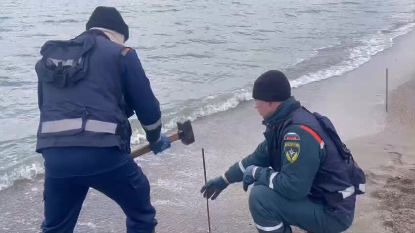 В Анапе установлены защитные сети для предотвращения выбросов мазута