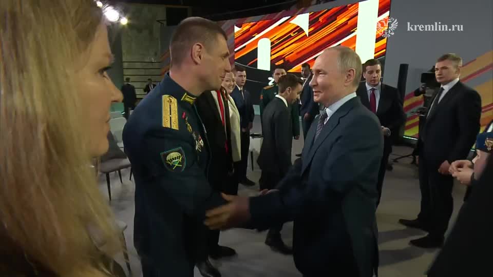 Владимир Путин обсудил достижения юного поисковика на марафоне общества 'Знание'