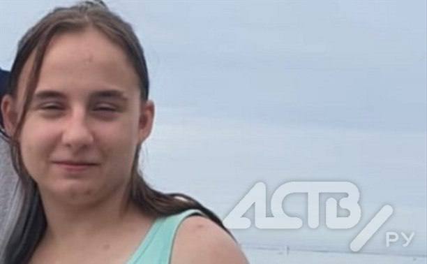 Девушка пропала в Невельском районе Родственники и полиция разыскивают 20-летнюю Марию Александровну Крючкову. Девушка ушла из дома в районе Казакевича вечером 10 мая. О её местонахождении ничего не известно до сих пор. Приметы: рост 145-150 см, светло-русые волосы, среднее телосложение. Была одета: светлая майка, штаны тёмные в горошек, с собой рюкзак светло-розового цвета. Если вы видели или знаете, где находится Мария Крючкова, обратитесь по телефонам: 780-720, +7 984 184-10-10, WhatsApp +7 962 120-66-98.