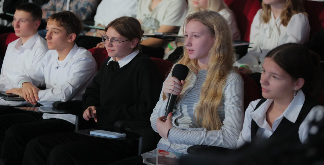 На Форуме школьников представили литературную премию Дальний Восток Презентация общероссийской литературной премии Дальний Восток вошла в программу форума школьников Он проходит в столице в рамках проекта Дни регионов Дальнего Востока в Москве Нажмите для подробностей   kam24 ru news main 20251118 122748 html utm source telegram utm medium messenger