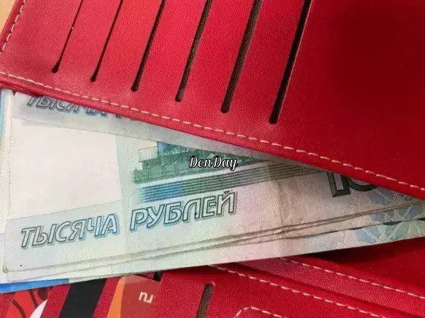 Ростовская область перейдет на трехуровневые тарифы на оплату электроэнергии с 1 января 2026 года  Суть нового формата заключается в том, что чем больше расходуется электроэнергии, тем выше стоимость. Будут предусмотрены три уровня потребления: льготный, по обоснованному тарифу и оплата по свободному, нерегулируемому тарифу.  Новые правила требуют доработки деталей и нюансов, подытожили донские парламентарии.   Новости №1 в Ростове  Прислать новость/фото