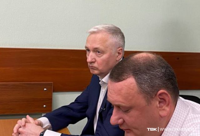 Экс премьер Красноярского края Юрий Лапшин находится на лечении от онкологического заболевания в больнице ГУ ФСИН Об этом сообщил ТАСС его адвокат Дмитрий Кравченко Юрий Анатольевич находится в краевой туберкулезной больнице 1 ГУ ФСИН по краю в связи с онкологическим заболеванием проходит лечение рассказал Кравченко Напомним в начале марта Лапшина приговорили к 3 5 годам колонии по делу о метро На одном из заседаний защита экс премьера заявила что он болен онкологией 4 стадии Тогда назначили судебно медицинскую экспертизу Спустя несколько месяцев были получены результаты у Лапшина действительно 4 стадия онкологии но он уже перенес операцию поэтому по состоянию здоровья он может отбывать наказание в колонии ТВК