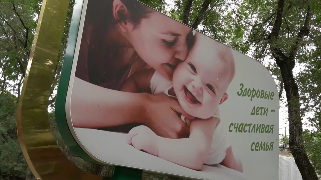 Единовременную денежную выплату на первенца в Хабаровском крае получили более двух тысяч семей С начала 2025 года в крае реализуется региональный проект Поддержка семьи который входит в президентский нацпроект Семья В его рамках для поддержки молодых семей при рождении первенца выплачивается единовременное пособие в двукратном размере величины прожиточного минимума для детей Подробнее на сайте Вести Хабаровск