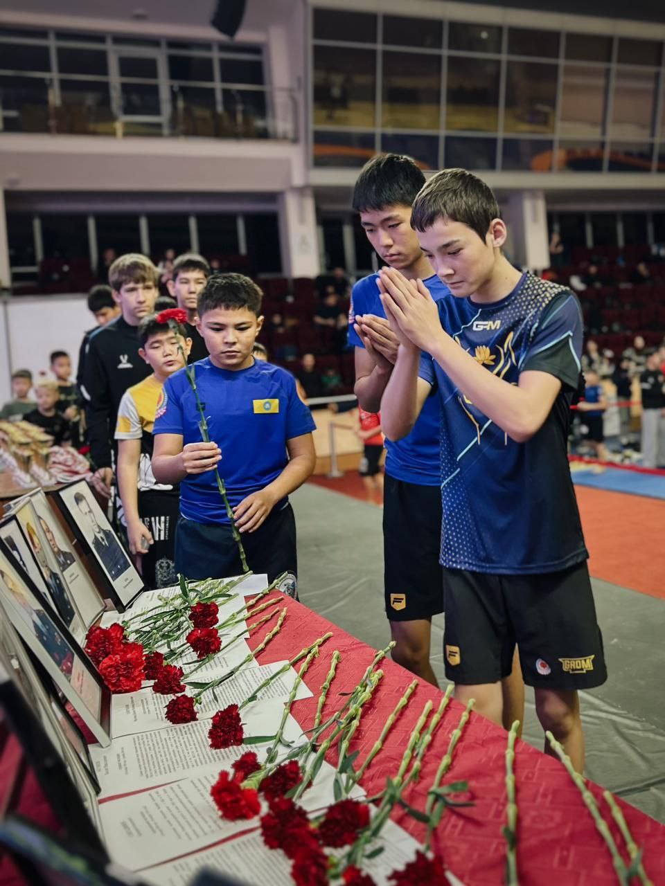 Интернет газета Степные вести Новости В Калмыкии проходит турнир по панкратиону памяти сотрудников правоохранительных органов погибших при исполнении долга В Элисте стартовали соревнования по панкратиону которые в этом году носят особое значение Турнир памяти сотрудников правоохранительных органов Калмыкии отдавших свои жизни при исполнении долга собрал спортсменов и гостей столицы На торжественном открытии мероприятия было отмечено что полицейские республики несут службу не только в родных стенах но и активно участвуют в решении задач в рамках специальной военной операции а также вносят вклад в поддержание стабильности на Северном Кавказе У вас есть новость которой вы хотите поделиться Расскажите нам Stepnyevesti bot Подписаться на stepnyevesti Калмыкия Калмыкия Элиста регион08 Степные вести c источник
