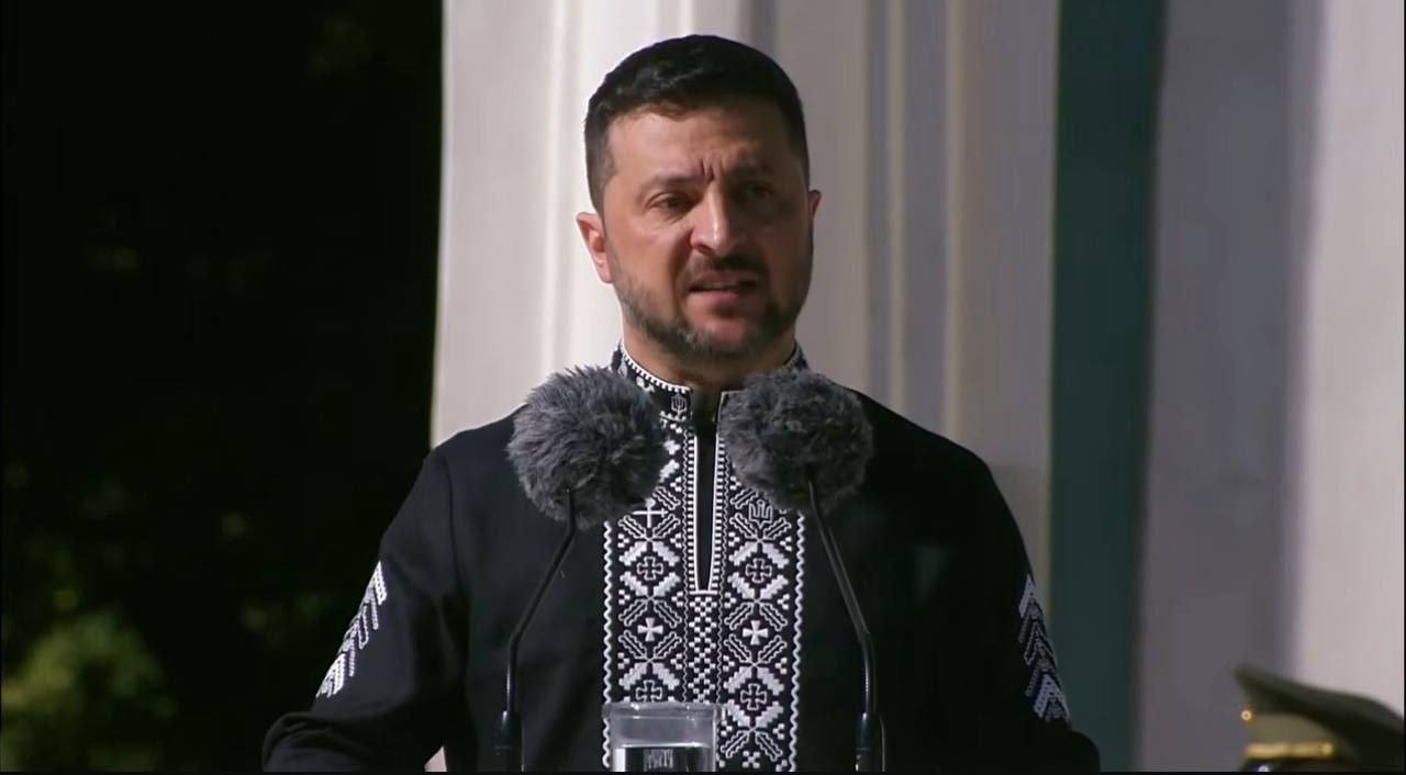 Зеленский Донецк Луганск Крым всё это Украина Однажды мы снова будем вместе как одна семья Мы услышали тебя Зель Мы услышали Поэтому триста тридцать три Rogandar