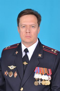 Сегодня 10 ноября в России отмечается День сотрудника органов внутренних дел или по простому День полиции Полицейских неслучайно называют героями нашего времени ведь их служба действительно и опасна и трудна Один из таких героев полковник полиции Евгений Латков рассказал ulpravda ru о том как пришел на службу в органы внутренних дел и в чем она заключается