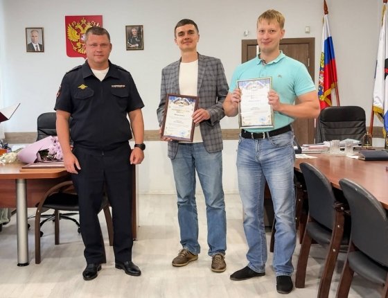В Иркутске сотрудники банка спасли пенсионеров от шести афер на 2 млн рублей Полицейские вручили благодарности горожанам, чья бдительность помогла остановить преступления    Читать подробнее на сайте...