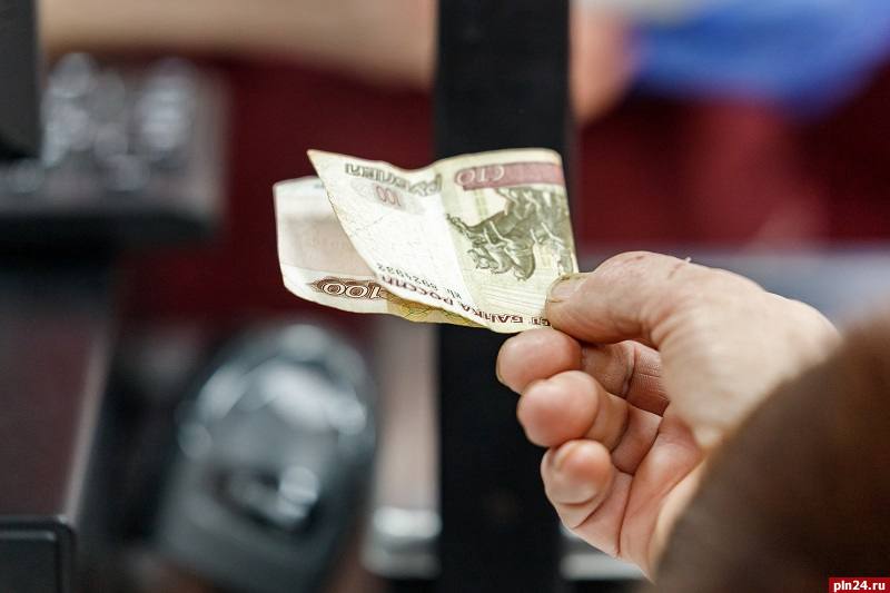 Средняя пенсия в России составила 23,5 тысячи рублей Согласно данным системы Социального фонда РФ, размер средней пенсии в России составил 23 448 рублей в месяц на 1 апреля 2025 года. Первого января он был ниже и составлял 23 175 рублей в месяц.