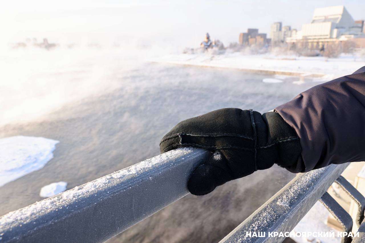 Три человека умерли от обморожений в Красноярском крае С 1 октября в больницы региона с признаками переохлаждений обратилось 53 человека сообщили в Минздраве Врачи госпитализировали 26 пациентов трое скончались Еще 27 жителей находились на амбулаторном лечении среди них трое детей Как избежать обморожения рассказываем в нашем канале в MAX