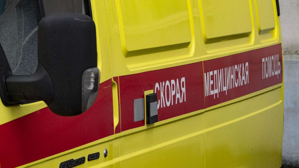 В Крыму мужчина на квадроцикле упал с 250-метрового склона СИМФЕРОПОЛЬ, 9 мая – РИА Новости Крым. В Крыму мужчина во время прогулки на квадроцикле съехал с тропы, опрокинулся и скатился по 250-метровомииу склону. Об этом сообщает пресс-служба МЧС Крыма. "В селе Веселое перевернулся квадроцикл. Водитель транспортного средства не справился с управлением, съехал с лесной тропы и опрокинулся вниз по склону около 250 метров", - говорится в сообщении. На помощь попавшему в аварию выезжали сотрудники Судакского аварийно-спасательного отряда "КРЫМ-СПАС" и медики. Спасатели при помощи такелажного оборудования стабилизировали квадроцикл, а водителя доставили в карету скорой помощи.... Подробнее>>>