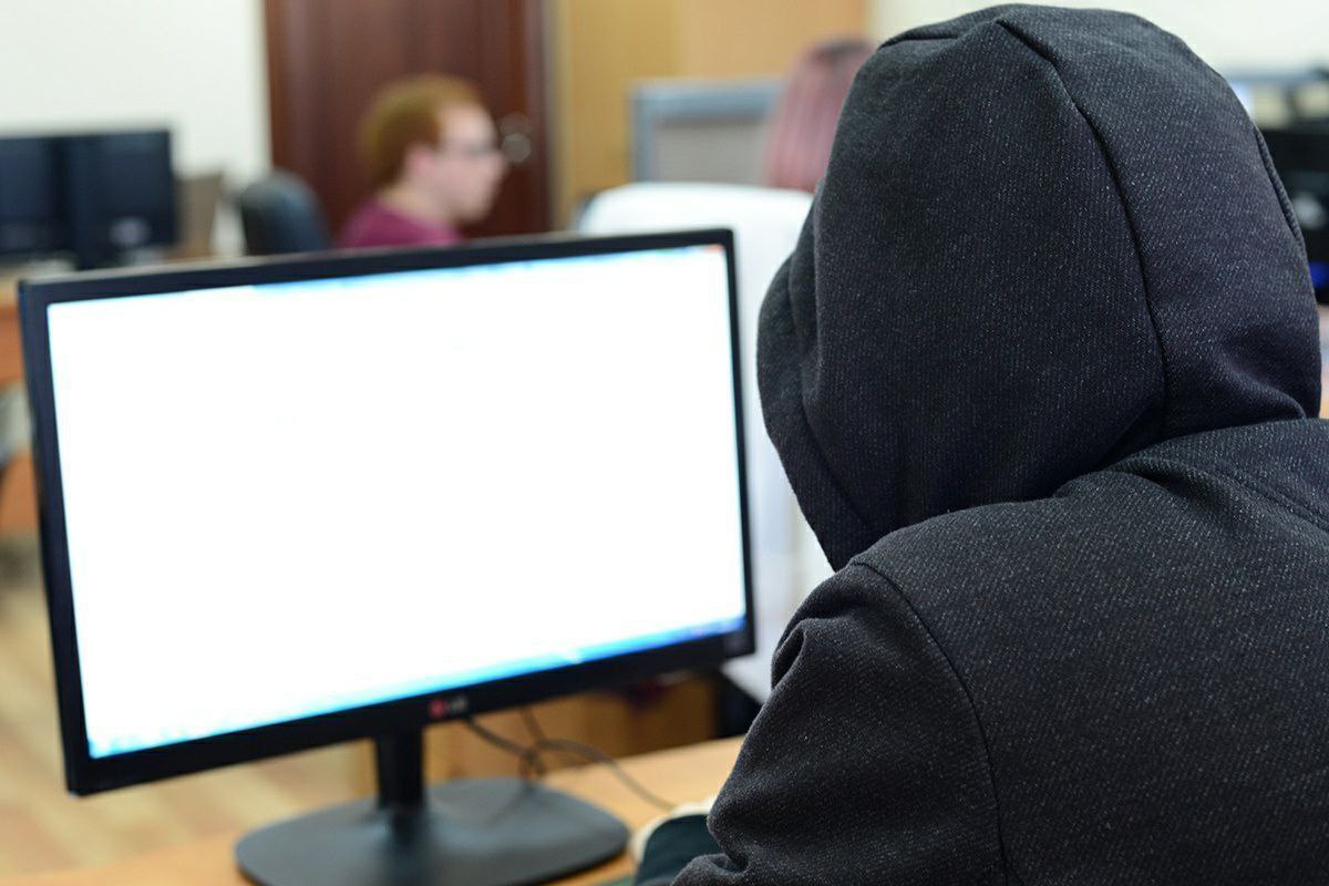 Задержан примкнувший к террористам кисловодчанин  УФСБ России по Ставропольскому краю установлено, что житель города Кисловодска в марте 2025 году добровольно вступил в ряды запрещенной на территории РФ террористической организации с целью последующего совершения преступлений от ее имени.   Злоумышленник был задержан сотрудниками Управления на территории города  Минеральные Воды.  Возбуждено уголовное дело. Следствие продолжается.