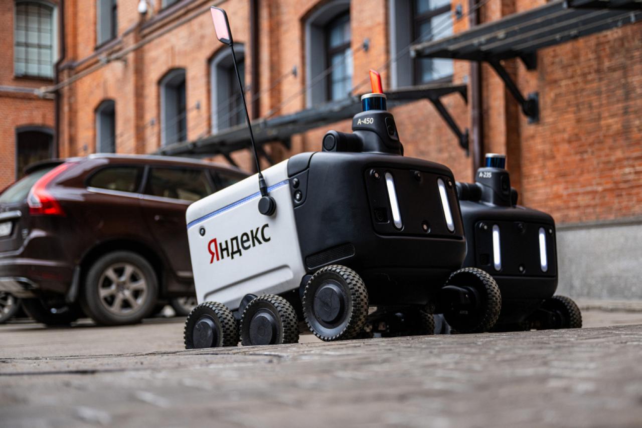 Летом в Екатеринбурге могут появиться робокурьеры Об этом сообщил приближенный к мэрии телеграм канал Екатеринбург Главное Мера может как разгрузить улицы от доставщиков на электровелосипедах так и еще больше повысить их загруженность сообщили в телеграм канале It s My City в пресс службе мэрии отметили что власти города об этом предупредили и администрация готовится к новым доставщикам но какая именно компания завезет робокурьеров не раскрывается пресс служба Яндекса