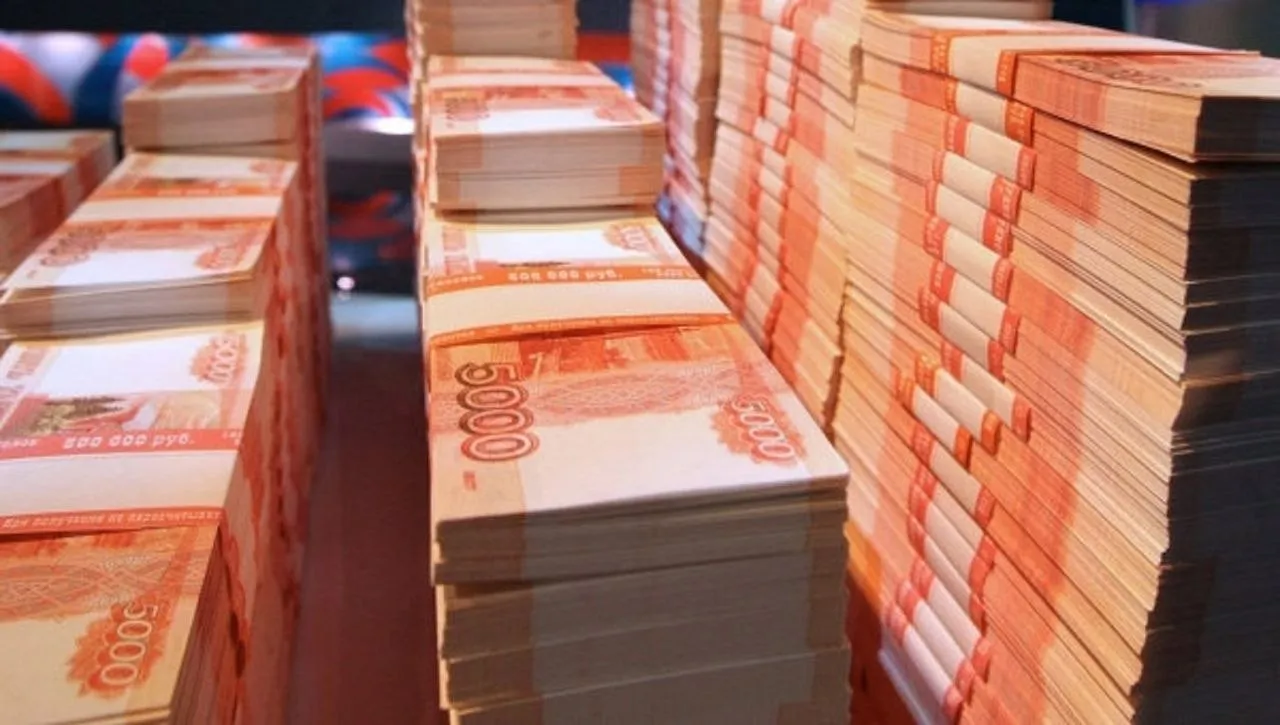 В Приморье выросло число предпринимателей с доходом свыше миллиарда рублей В Приморском крае зафиксирован рост числа предпринимателей чей годовой доход превысил отметку в один миллиард рублей По итогам декларационной кампании за 2025 г о таких высоких заработках отчитались 17 бизнесменов что на два человека больше чем годом ранее Основными сферами деятельности в которых предприниматели достигли столь высоких финансовых результатов стали оптовая и розничная торговля пищевое производство и сектор информационных технологий Хотите поделиться новостью Написать в Приморье Онлайн