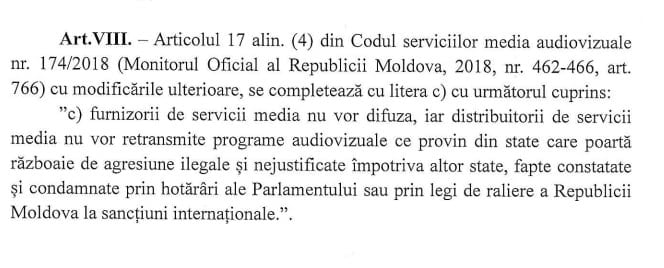 Парламент Молдовы запретил распространять и ретранслировать все теле- и аудиопрограммы из России.  Это положение авторы законопроекта, депутаты PAS, впихнули в принятый сегодня в парламенте пакет поправок "Об эффективной борьбе с феноменом электоральной коррупции".  В Кодекс об аудиовизуальных медиауслугах добавили подпункт — о полном запрете распространения на территории Молдовы программ "которые происходят из стран, ведущих агрессивную незаконную войну".   Эта трусливая лицемерная формулировка не должна и не может никого обмануть. Термин "страна-агрессор" — взятый из методичек, спущенных из Брюсселя, — власти Молдовы и правящая PAS употребляют исключительно по отношению к России.  То есть, любителям израильских программ, например, ничего не грозит.   Какое отношение понятие "военная агрессия" имеет к понятию "электоральная коррупция", никто не знает, и даже авторы, депутаты PAS — этого объяснить не смогут. Просто еще один русофобский закон.