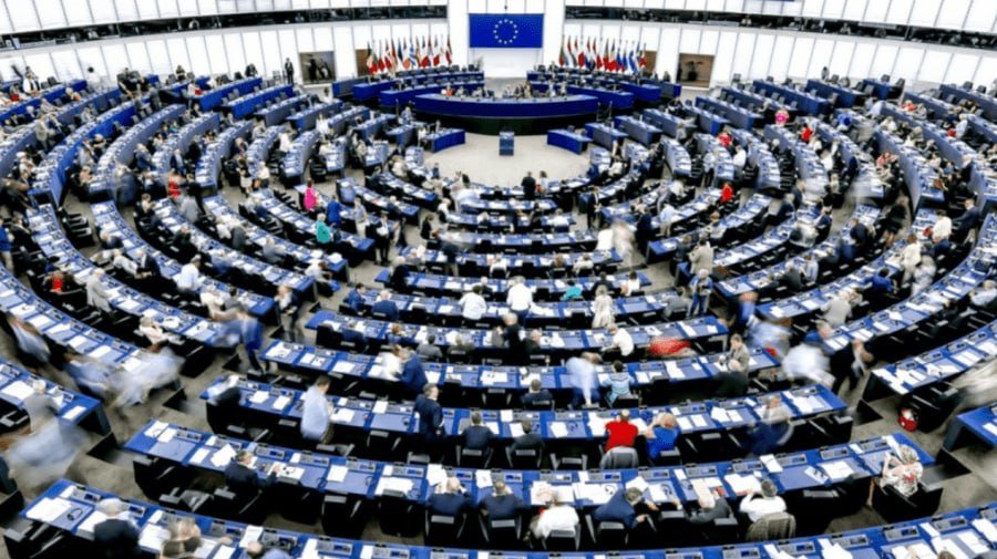Европарламент утвердил новые правила приостановки безвиза Ограничения возможны если возникнут серьёзные риски безопасности или нарушений прав человека В список вошло 61 государство включая Республику Молдову Для граждан Молдовы безвизовый режим продолжает действовать при условии использования биометрического паспорта Старые паспорта без чипа по прежнему не дают права на въезд в Шенгенскую зону без визы Подпишись на Moldova Liberă