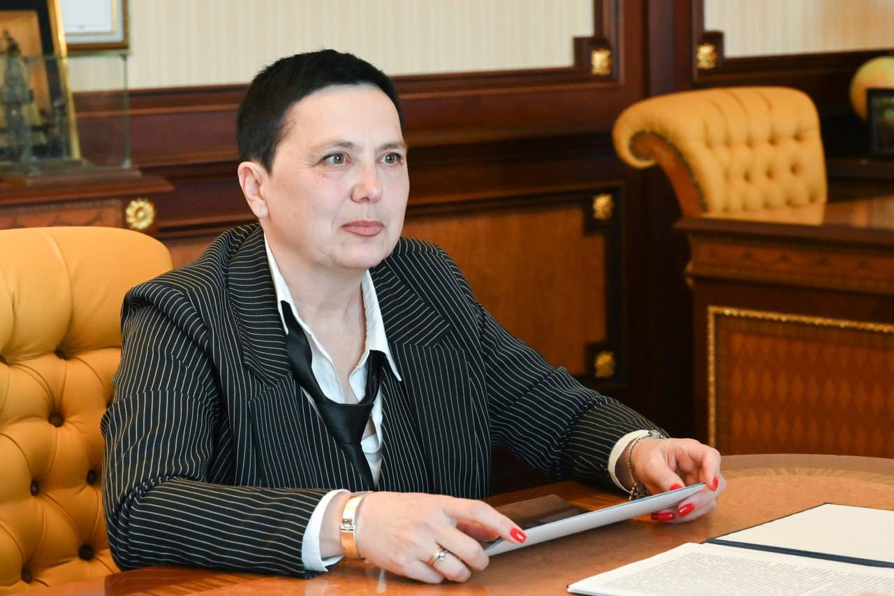 Новым директором "Ливадийского дворца-музея" стала Лариса Ковальчук. Об этом сообщил глава Крыма Сергей Аксенов. Ранее она возглавляла "Крымский литературно-художественный мемориальный музей-заповедник". "Обсудили новую концепцию развития музея и парка, в основу которой, безусловно, будет заложено историческое значение бывшей южной резиденции российских императоров", – отметил Аксенов.