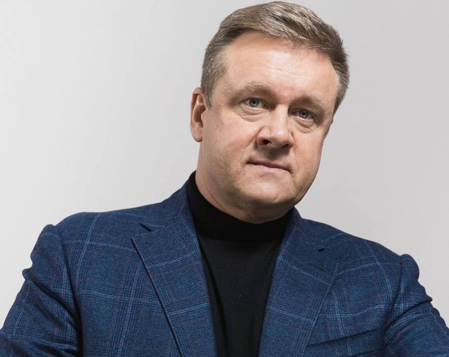 Суд снова продлил арест экс-мэру Калуги и экс-сенатору Николаю Любимову  Напомним, что Любимову инкриминируют получение взяток в особо крупных размерах. Он содержится в следственном изоляторе «Лефортово» с прошлого года.  Согласно новому решению суда, Любимову предстоит провести в СИЗО еще минимум месяц.    ES! - канал. Подписаться