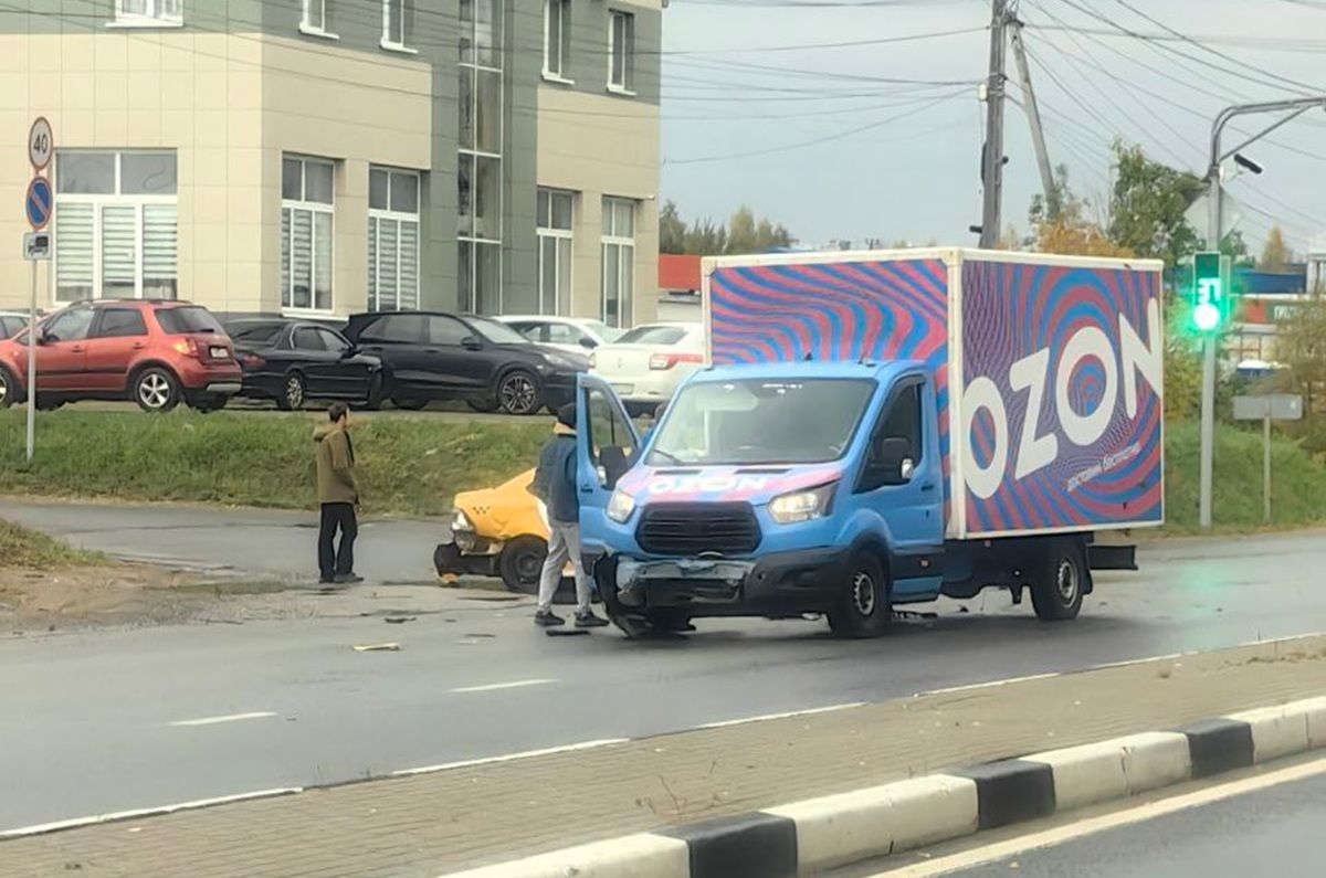 ДТП с участием такси и грузовика произошло на Тульском шоссе в Калуге   kaluganews ru fn 1733914 html Сегодня 5 октября 2025 года на Тульском шоссе в районе дома 1 по ул Энергетиков на правом берегу в Калуге произошло дорожно транспортное происшествие   Прислать новость Подписаться
