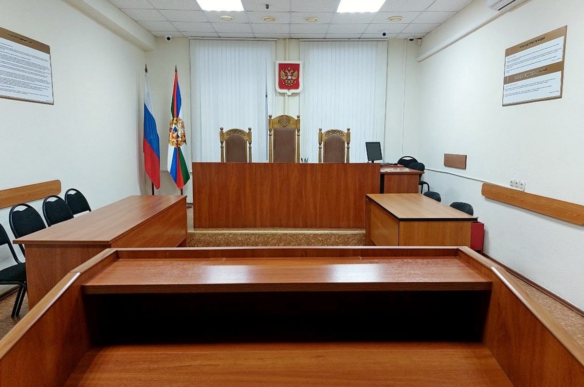Путин сменил председателей судов в Судогде и Юрьев Польском 6 октября президент Владимир Путин подписал указ о назначении судей различных уровней 6 кадровых решений касались Владимирской области Так на 6 лет председателем Судогодского районного суда назначили Ирину Тимофееву Она долгое время работала в Собинке сначала мировым судьей затем судьей городского суда В Судогде же последнее время обязанности председателя исполняла Татьяна Староверова Председатель Юрьев Польского районного суда Михаил Бакрин перешел на работу во Владимирский областной суд Так что суд Юрьев Польского пока останется без полноценного руководителя а кто будет исполнять обязанности пока не решено Подписаться