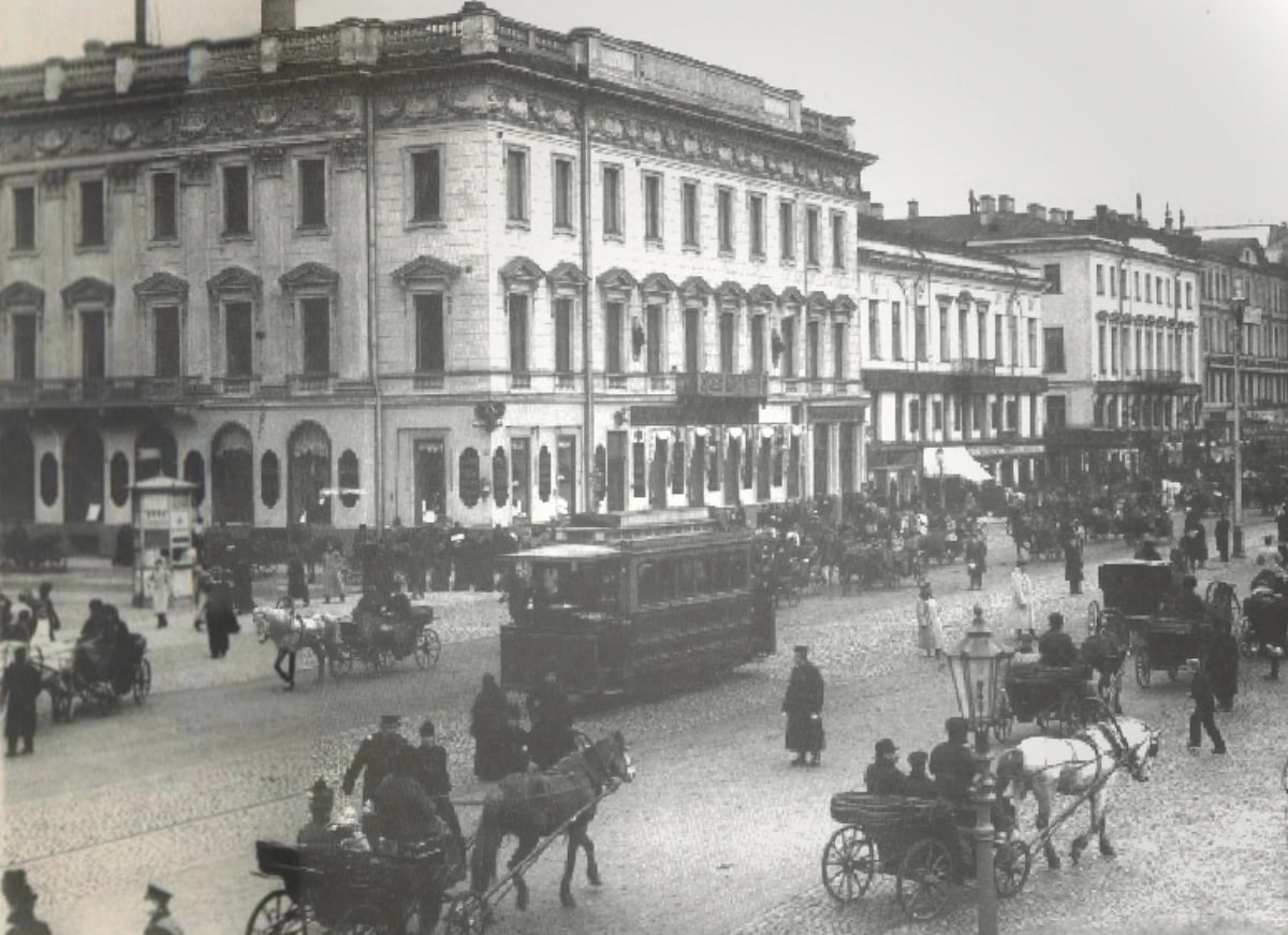 Как офонарел Петербург 28 октября 1819 года на Аптекарском острове столицы был зажжён первый уличный газовый фонарь В феврале 1835 года в Санкт Петербурге было создано Общество для освещения Санкт Петербурга газом Изобретение в 1811 году Петром Соболевским первой отечественной установки по производству светильного газа стимулировало внедрение газового освещения в Санкт Петербурге С течением времени газовое уличное освещение стало последовательно внедряться в столице А 28 октября 1819 года на Аптекарском острове столицы был зажжён первый уличный газовый фонарь Так началось победное шествие газового освещения Как проходил газовый ренессанс в Петербурге более 200 лет назад читайте по ссылке   rodina history ru 2025 10 28 reg szfo kak ofonarel peterburg html rgsevzap