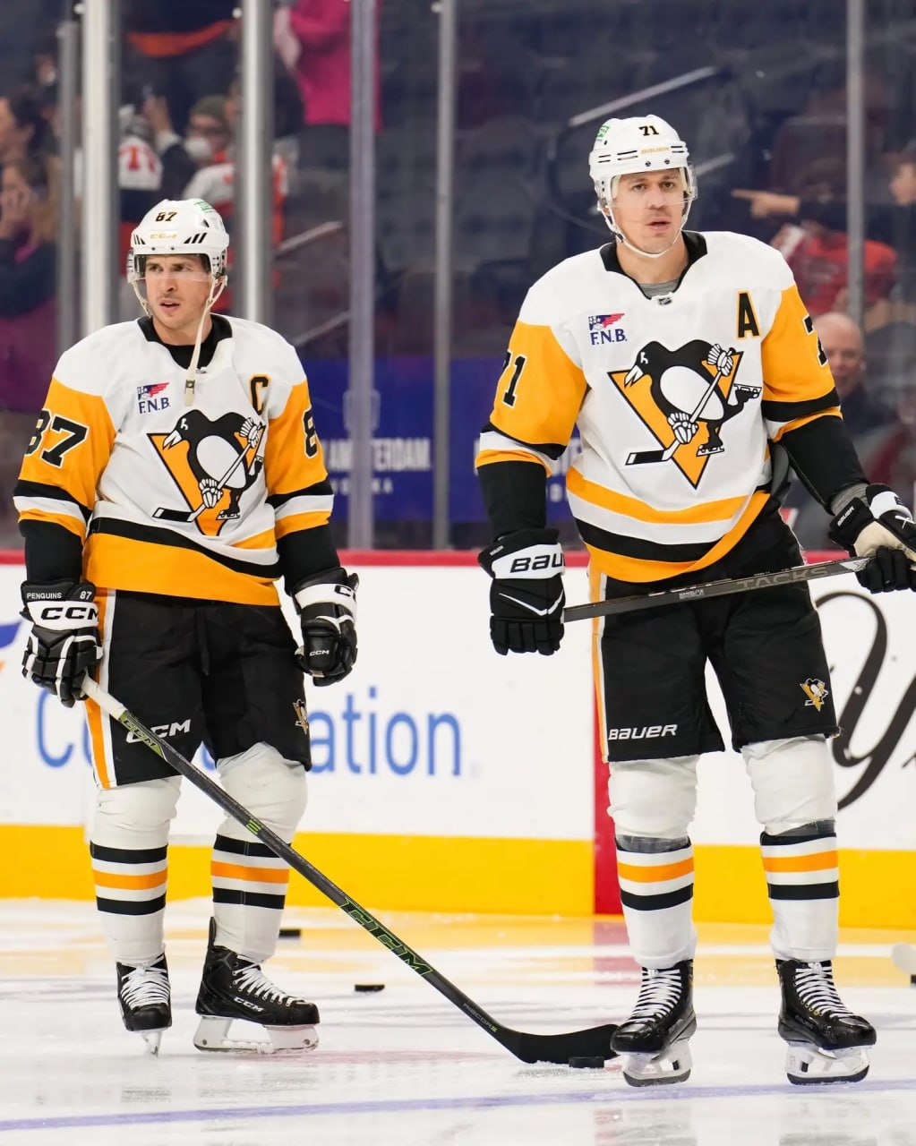 Невозможно заменить Кросби поддержал Малкина Ранее Питтсбург поместил Евгения в список травмированных Заменить Малкина непросто Скорее всего не получится Он отлично играет за нас в хоккей так что нам всем придется постараться чтобы набрать очки и показать хороший хоккей пока он не вернется цитирует Сидни сайт НХЛ Подписывайтесь на РИА Новости Спорт в МАХ