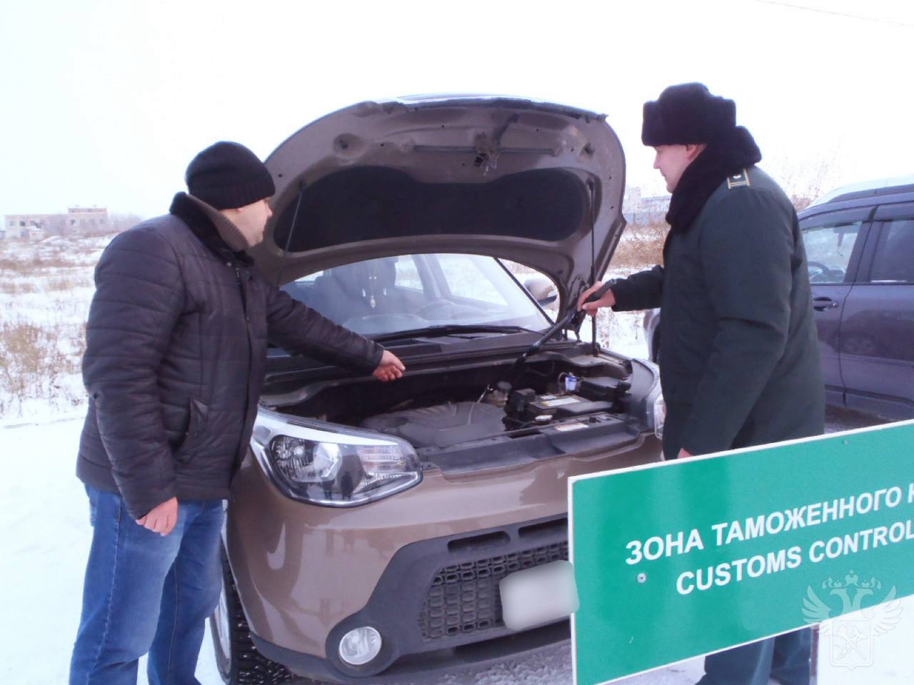 Импорт автомобилей из дальнего зарубежья в Челябинскую область вырос в 7 раз   За 11 месяцев южноуральцы ввезли в регион около 400 авто иностранного производства, что в 7 раз больше, чем годом ранее.   Лидируют иномарки китайского производства. Такие транспортные средства составляют 62% от общего объема ввоза. Так, в 2024 году из Поднебесной импортировано 230 авто, а в прошлом – всего 7.  «Челябинская таможня продолжает работу по ускорению процессов таможенного оформления, обеспечивая законный ввоз автомобилей для личного пользования. Основная часть автотранспорта была оформлена на Челябинском таможенном посту», – комментирует начальник Челябинской таможни Михаил Пономарев.  #ФТСоформляет