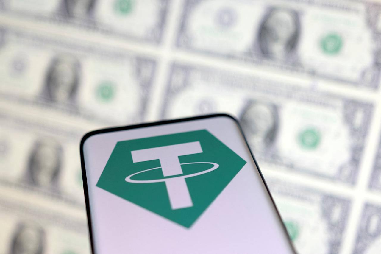 Tether вкладывает миллиарды - и не планирует останавливаться  По словам CEO Паоло Ардоино, компания уже инвестировала в 120+ проектов по всему миру —  от  криптокошельков до   футбольных клубов    Вклады идут не из резервов USDT, а из прибыли — она составила $13,7 млрд в 2024 году  Куда пошли деньги:   $1.5 млрд в Bitcoin-холдинг Twenty One    $775 млн в Rumble  аналог YouTube     $200 млн в нейротех-компанию BlackRock Neurotech    Доли в Bitdeer, Juventus, Quantoz, Sorted, Zengo и др    Tether держит 100K+ BTC и планирует стать лидером майнинга до конца 2025  Раскрой потенциал своего проекта на   DAOGem