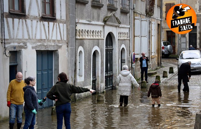 Шторм Нильс оставил около 450 тысяч домов на юге Франции По данным энергетической компании Enedis к началу дня в пятницу электричество было восстановлено у половины из почти 900 тысяч пользователей пострадавших от перебоев днем ранее Значительнее всего пострадали регионы Новая Аквитания и Окситания Главное здесь Подписывайтесь