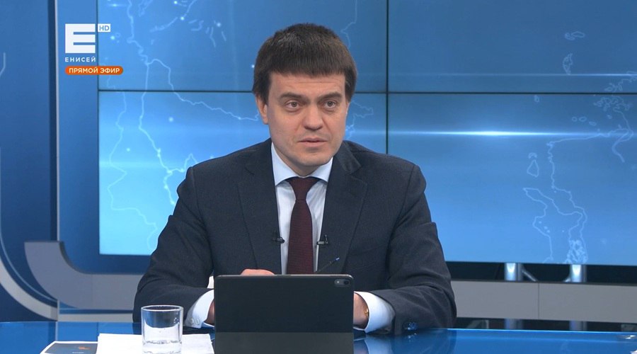 Котюков на пост мэра Красноярска претендуют три кандидата Прием заявок на пост главы Красноярска завершен документы в конкурсную комиссию подали три кандидата Об этом в ходе прямой линии сообщил губернатор края Михаил Котюков отвечая на вопрос жителя города По словам главы региона сейчас идет процедура изучения и проверки представленных документов Сейчас видим что не по всем кандидатам пакет документов полный Нет справок об имуществе о доходах а это важная составляющая работы муниципального руководителя пояснил Михаил Котюков Он уточнил что в ближайшие дни администрация губернатора завершит проверку документов получив ответы от всех необходимых государственных органов После этого кандидатуры тех кто пройдет документальную проверку будут внесены на рассмотрение Горсовета Известно что среди кандидатов есть глава правительства края Сергей Верещагин и депутат горсовета Иван Петров Новый мэр может появиться в Красноярске в этом году Newslab в ТГ МАХ ОК ВК Дзен Буст