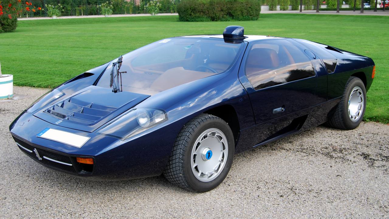 Немецкая компания Isdera, известная производством автомобилей класса "люкс", объявила о своем банкротстве. Это заявление стало неожиданным поворотом для автомобильной индустрии, учитывая долгую историю бренда в создании эксклюзивных и высокопроизводительных автомобилей.