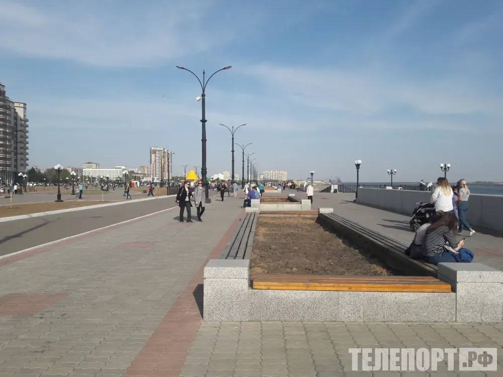 Брак работа и жилье молодежь Приамурья рассказала о планах на будущее Инициаторы опроса объяснили с чем связаны настроения молодого поколения Социологи Амурского государственного университета провели исследование в рамках которого опросили более трех с половиной тысяч молодых людей Оно показало что примерно половина молодежи в Амурской области способна строить планы на год и более а горизонт планирования у трети опрошенных ограничивается полугодом отметили в пресс службе вуза Подробнее