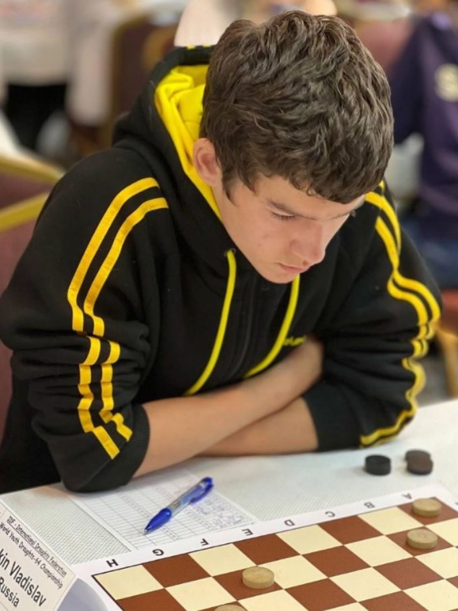 Орловец Владислав Ивкин завоевал бронзу на первенстве мира по шашкам в Турции   newsorel ru fn 1751636 html Воспитанник орловской Шахматно шашечной спортивной школы Владислав Ивкин стал бронзовым призером первенства мира по русским шашкам среди юношей до 17 лет Об этом сообщили в пресс службе правительства Орловской области   Прислать новость Подписаться