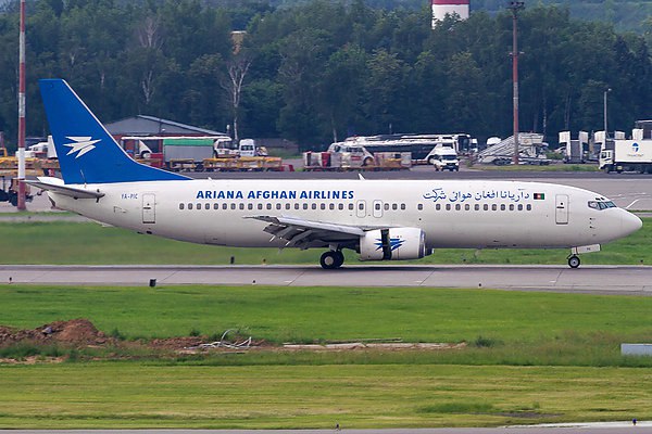 Ariana Afghan Airlines будет перевозить экспортные и импортные товары по демпинговым ценам Афганский национальный авиаперевозчик Ariana Afghan Airlines будет перевозить экспортные и импортные товары в том числе фрукты и сухофрукты по демпинговым ценам Поручение заняться товарным извозом компания получила на заседании правительства Афганистана под председательством вице премьера по экономическим вопросам Абдула Гани Барадара Об этом сообщает Прайм Авиакомпании Ariana Afghan Airlines поручено перевозить экспортные грузы по воздуху по тарифу 1 доллар США за 1 килограмм а импортные грузы по 80 центов за килограмм сообщает канцелярия вице премьера Помимо этого министерствам финансов транспорта и гражданской авиации Афганистана предписано предоставить авиакомпании скидку в размере 90 на соответствующие сборы и пошлины aviaru net n289474