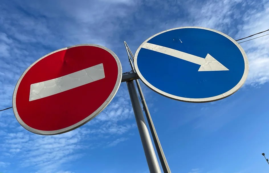 Вице мэр Томска Денис Хафизов с 13 января руководит департаментом дорожной деятельности и благоустройства города Ставка начальника департамента упразднена Такая практика у нас уже есть в департаменте финансов и департаменте городского хозяйства На работу профильных подразделений это повлияло только положительно при этом позволило получить пусть небольшую но экономию средств объяснил это решение мэр Дмитрий Махиня Игорь Елисеев Коммерсантъ  Подписывайтесь на Ъ Сибирь