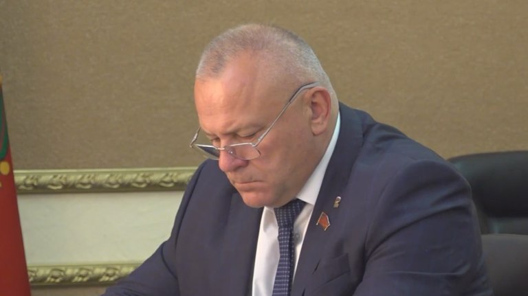 Суббот поучаствовал в конференции по социально экономическому развитию России   guberniya tv obshhestvo 321994 В Госдуме РФ прошла межфракционная конференция по социально экономическому развитию России в работе которой участвовал спикер Брянской областной Думы Валентин Суббот ƃℾ подписаться прислать новость