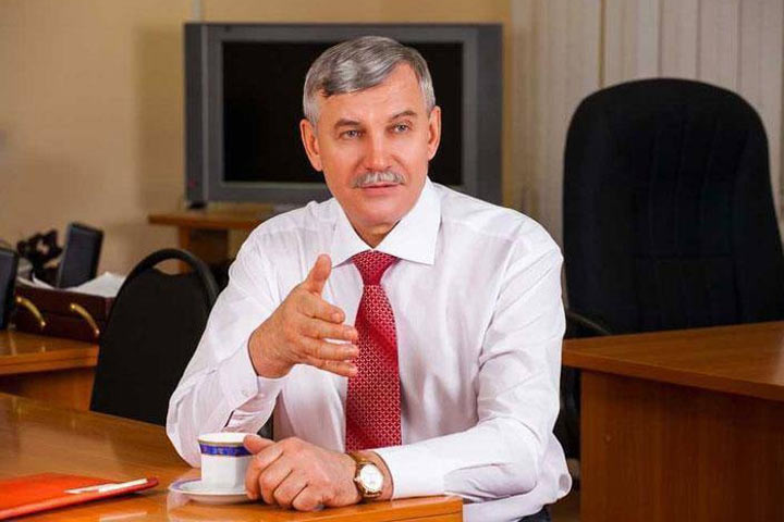 ПАРТИЙНАЯ МЕСТЬ ВАСИЛИЯ БЕЛОНОГОВА ИСКЛЮЧИЛИ ИЗ ЕДИНОЙ РОССИИ На расширенном заседании Президиума регионального политсовета Единой России принято решение досрочно исключить из партии секретаря Черногорского местного отделения экс главу Черногорска Василия Белоногова Как сообщает ЕР причина в связи с нарушениями норм Устава партии Сам Василий Васильевич узнал о партийном решении только что по телефону от Свободной Хакасии Ну спасибо за информацию Я даже не слышал никто не приглашал никто не звонил За что Спросите тех кто информировал Меня избирали на партийной конференции ей и снимать удивлен Белоногов Будет ли он оспаривать действия президиума На этот вопрос он ответил что пока скоропалительного решения принимать не будет Фото В Белоногов ЕдинаяРоссия Черногорск