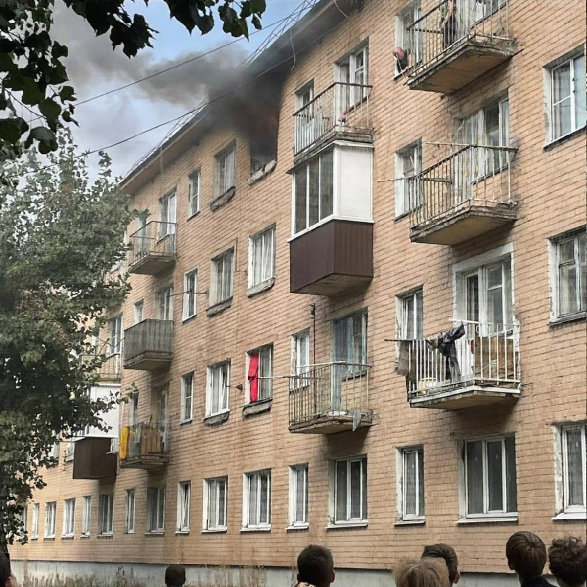 Двое детей погибли при пожаре в пятиэтажке на улице Адмирала Макарова в Липецке   newslipetsk ru fn 1726037 html В типовой многоэтажке на улице Адмирала Макарова 6 случился пожар загорелась квартира на 4 м этаже   Прислать новость Подписаться