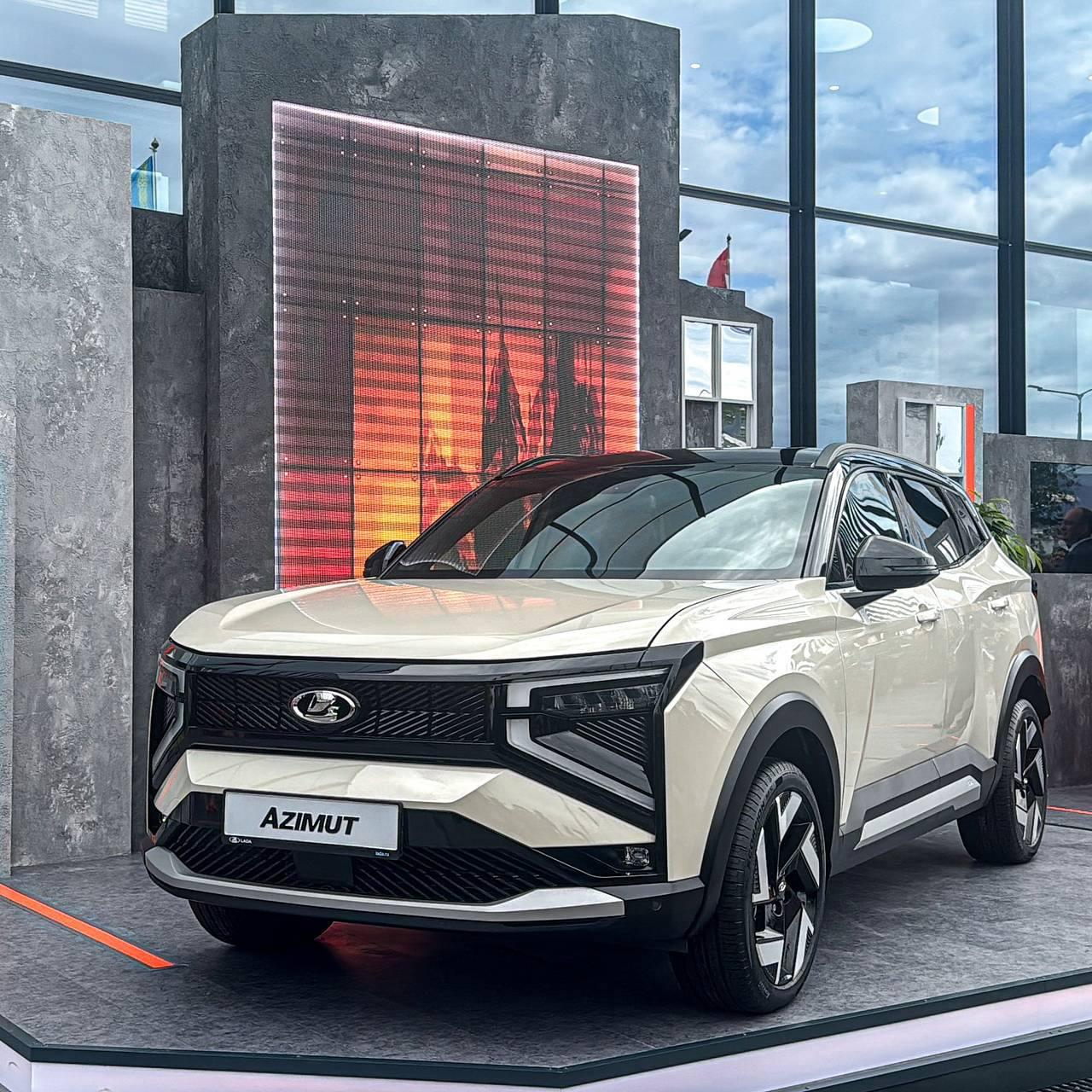 Lada Azimut признана самой стильной Но есть нюанс Подведены итоги национальной премии Лучший промышленный дизайн В номинации Дизайн продукт Дизайн транспортных средств победу одержала модель Лада Азимут Причём первенство ей отдали и экспертное жюри и простые люди путём народного голосования Правда в этой номинации Azimut был единственным легковым автомобилем В шорт лист также вошли лифтовая кабина фирмы Мослифт и пятисекционный трамвай