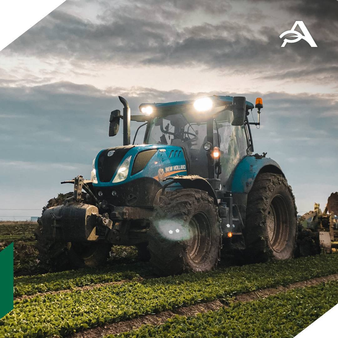 Выпуск тракторов в январе ноябре упал на 25 7 сеялок на 16 2 Такие данные сообщил Росстат в годовом сравнении Произведено 5567 тракторов и 6320 сеялок В ноябре 2025 года выпуск тракторов упал в годовом сравнении на 61 6 до 259 единиц сеялок на 9 3 до 478 единиц К предыдущему месяцу производство тракторов снизилось на 33 2 сеялок на 0 2 По итогам января мая 2025 года выпуск тракторов сохранял рост Затем динамика сменилась на отрицательную Замедление производства сеялок началось осенью agroexpert Наши каналы