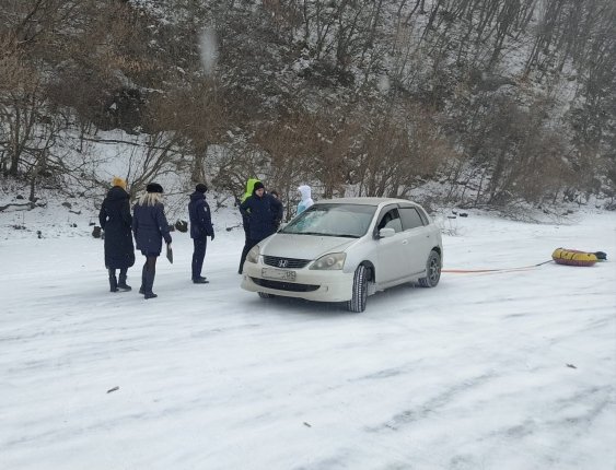 Протоколы составлены на автолюбителей, катающихся на озерах Уссурийского округа В муниципалитете действует запрет о выходе на лед вплоть до его схода    Читать подробнее на сайте...