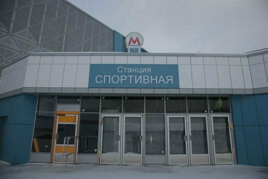 Станцию метро «Спортивная» в Новосибирске завершат к 25 июля Мэрия Новосибирска объявила второй тендер на поиск подрядчика для завершения строительства станции метр «Спортивная». Стартовая цена контракта составляет436 млн рублей. Итоги муниципалитет планирует подвести в конце апреля. В списке работ, которые должен выполнить победитель, связаны с установкой электрооборудования, внутреннего электроосвещения, устройств связи для маломобильных групп населения, устройств контроля прохода в тоннели, освещение эстакады метромоста после завершения строительства станции метро «Спортивная» и т.д. Срок окончания выполнения работ по контракту – 25 июля 2025 года. Подробнее читайте по ссылке INFOPRO54 Источник фото: предоставлено пресс-службой мэрии Новосибирска