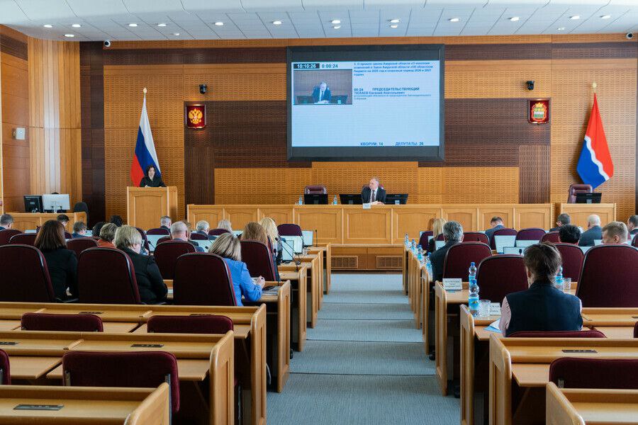 Ремонт томографа в АОДКБ, фасада Амурского педколледжа и другие расходы: депутаты распределили почти 4 миллиарда рублей В четверг, 22 мая, на 56-м заседании законодательного собрания Приамурья в двух чтениях внесены изменения в бюджет Амурской области. Депутаты распределили почти 4 миллиарда рублей доходов региональной казны. Это позволило увеличить финансирование 15 государственных программ. Подробнее здесь