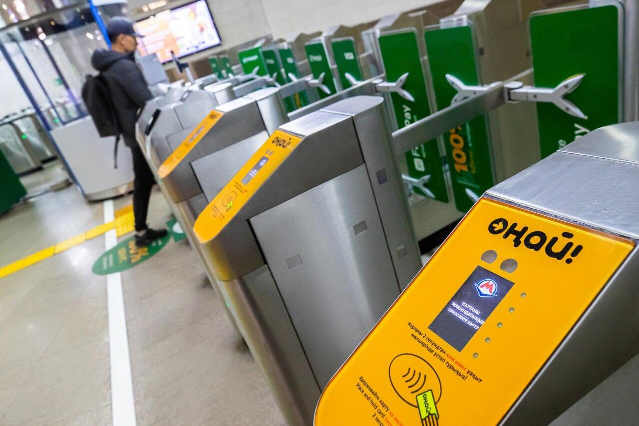 В Алматы 1 июня дети смогут бесплатно ездить в метро   Льготу ввели для детей до 14 лет включительно в честь Международного дня защиты детей.  "Бесплатный проезд будет действовать на протяжении всего дня — с момента открытия метрополитена и до закрытия станций", - сообщили в РГП "Метрополитен Алматы".   В метрополитене предупредили, что для бесплатного проезда может понадобиться документ, подтверждающий возраст ребенка.