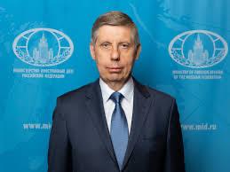 Посол России в Азербайджане Михаил Евдокимов заявил, что российские компании проявляют активный интерес к участию в "восстановлении" оккупированного Нагорного Карабаха. «Я был в Степанакерте Ханкенди во время присутствия там миротворцев, видел как старую, так и уже восстановленную часть города после освобождения оккупации. Первым на месте появился наш КАМАЗ. Астраханская область строит в Нагорном Карабахе детский сад — к лету он будет подарен азербайджанским детям», — заявил дипломат. По словам Евдокимова, уже 24 российские компании выразили заинтересованность в участии в восстановительных проектах в регионе. «Нагорный Карабах меня просто поразил. Потрясающая природа, особенно в Бердзоре Лачине . Это по-настоящему прекрасный регион», — добавил посол.