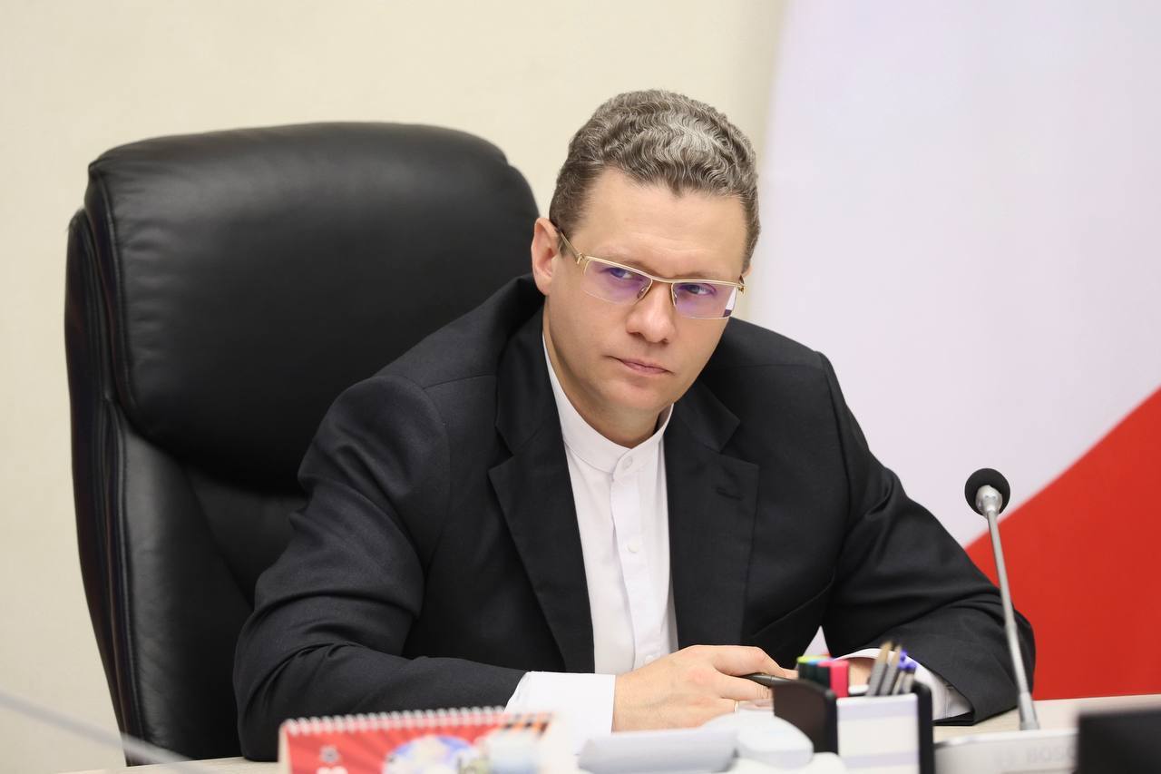 Провел рабочее совещание по модернизации инфраструктуры аэропорта Вологды.