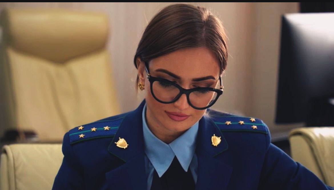 По искам прокуратуры г Нижневартовска девять инвалидов обеспечены техническими средствами реабилитации Прокуратура города Нижневартовска провела проверку по обращениям местных жителей о нарушении их социальных прав Установлено что заявители являются инвалидами в связи с чем нуждаются в обеспечении техническими средствами реабилитации Однако региональным отделением Фонда пенсионного и социального страхования Российской Федерации своевременно положенными средствами они не обеспечены  В связи с этим прокуратура направила в суд исковые заявления с требованием о возложении на учреждение обязанности предоставить за счет федеральных средств необходимые средства реабилитации Суд удовлетворил требования надзорного ведомства После вмешательства надзорного ведомства девяти инвалидам предоставлены необходимые средства реабилитации