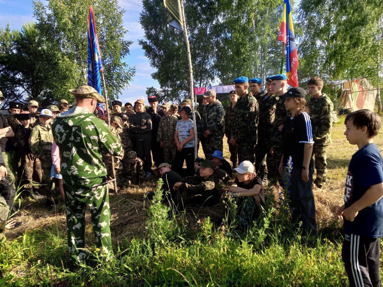 Ученики Васильевской кадетской школы поучаствовали в военно- полевых казачих сборах в  с.Эмеково.   Мероприятие объединило  казаков и кадетов из соседних регионов.  Главная задача — повышение уровня знаний и совершенствование практических навыков в боевой, морально-психологической и физической подготовках. Особое внимание уделили физическим и альпинистским занятиям, изучению и работе с картой. Также ребята закрепили умения по тактической медицине, начальной военной и тактике специальной подготовок, ведению боя на открытой и пересечённой местности. Все получили сертификаты о прохождении начальной военной подготовке.