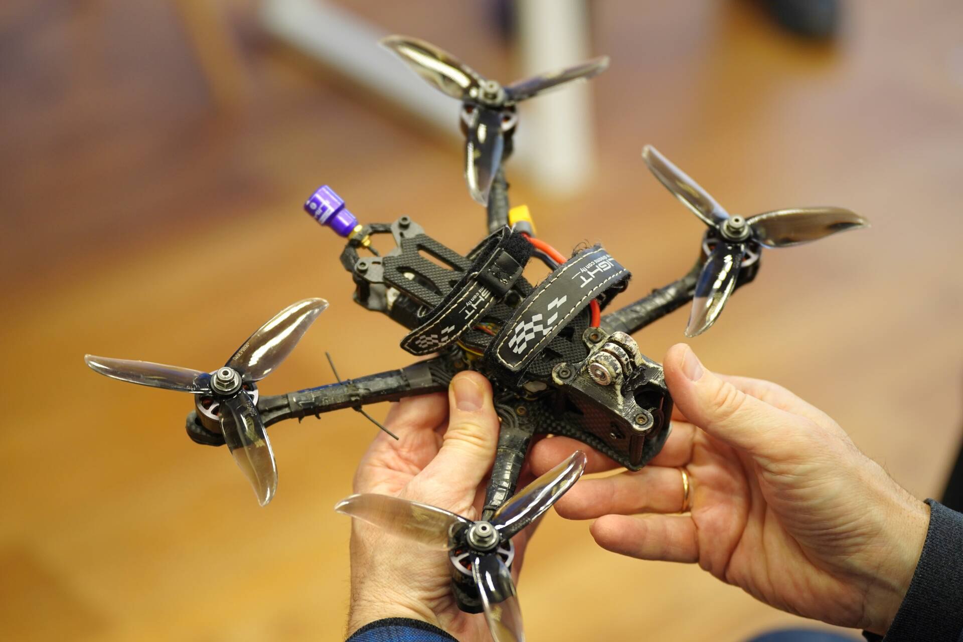 Новый этап дрон индустрии Татарстан первым в России создал Лигу беспилотных систем В Татарстане создали Лигу беспилотных систем Чем займется новая организация какие направления будет охватывать и как будет привлекать внимание молодежи обсудили на первом организационном собрании в Академии наук РТ Читать полностью