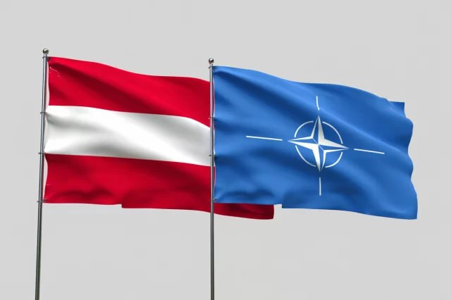 Welt: Австрия может начать диалог о НАТО на фоне усиления угроз со стороны России Австрийские власти допускают возможность начала дискуссии о вступлении страны в Североатлантический альянс. Об этом заявила глава Министерства иностранных дел Австрии Беате Майнл-Райзингер в интервью немецкому изданию Welt. По словам дипломата, одной лишь политики нейтралитета в текущей ситуации недостаточно для защиты государства. Она подчеркнула, что в условиях обострения международной обстановки и всё более агрессивной внешней политики России Австрия должна уделять внимание укреплению собственной обороны. Майнл-Райзингер указала, что безопасность республики обеспечивается за счёт инвестиционных вложений в оборонный сектор. При этом министр отметила, что идея присоединения к НАТО в настоящее время не пользуется поддержкой ни среди населения страны, ни в парламенте. Несмотря на это, дипломат считает необходимым начать открытую дискуссию по данному вопросу на национальном уровне. Фото: сгенерировано ИИ, источник: shedevrum.ai